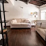 Domus In Lauro *