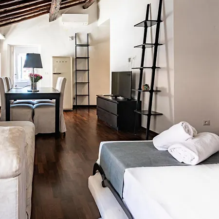 Apartment Domus In Lauro Rom